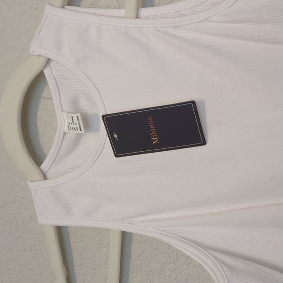 Milumia white ribbed sleevess round neck cropped tank top with rhinestone fringe - Picture 12 of 13